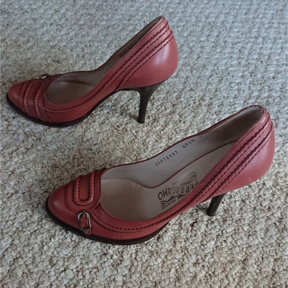 Salvatore Ferragamo rose brown color pumps size 8B - Picture 3 of 12